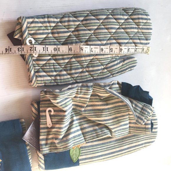 HTF Oven Mitt Set + 2 Towels 🌻 Embroidered Sun Flowers & Bees - Picture 6 of 6